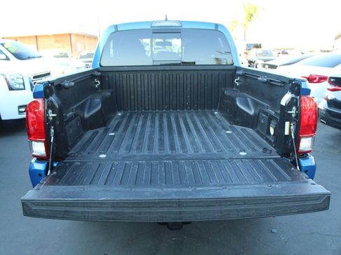 Used 2017 Toyota Tacoma TRD Sport w/ Premium & Technology Package image 20