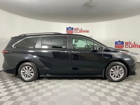 Used 2024 Toyota Sienna XLE image 2