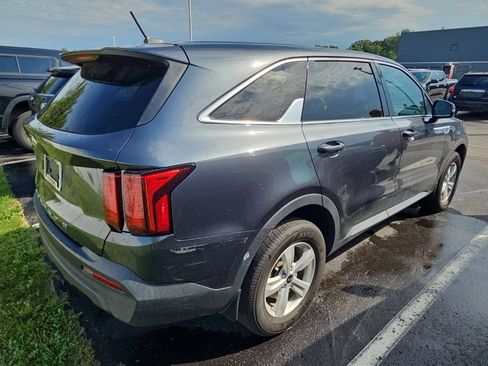 Used 2021 Kia Sorento LX AWD/4WD image 6