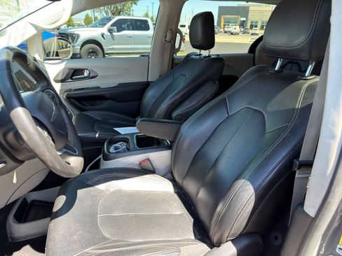 Used 2022 Chrysler Pacifica Touring-L FWD image 8