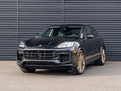 Certified 2025 Porsche Cayenne S image 1