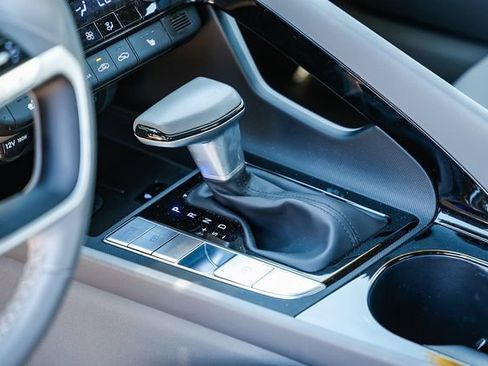 Certified 2025 Hyundai Elantra SEL FWD image 24