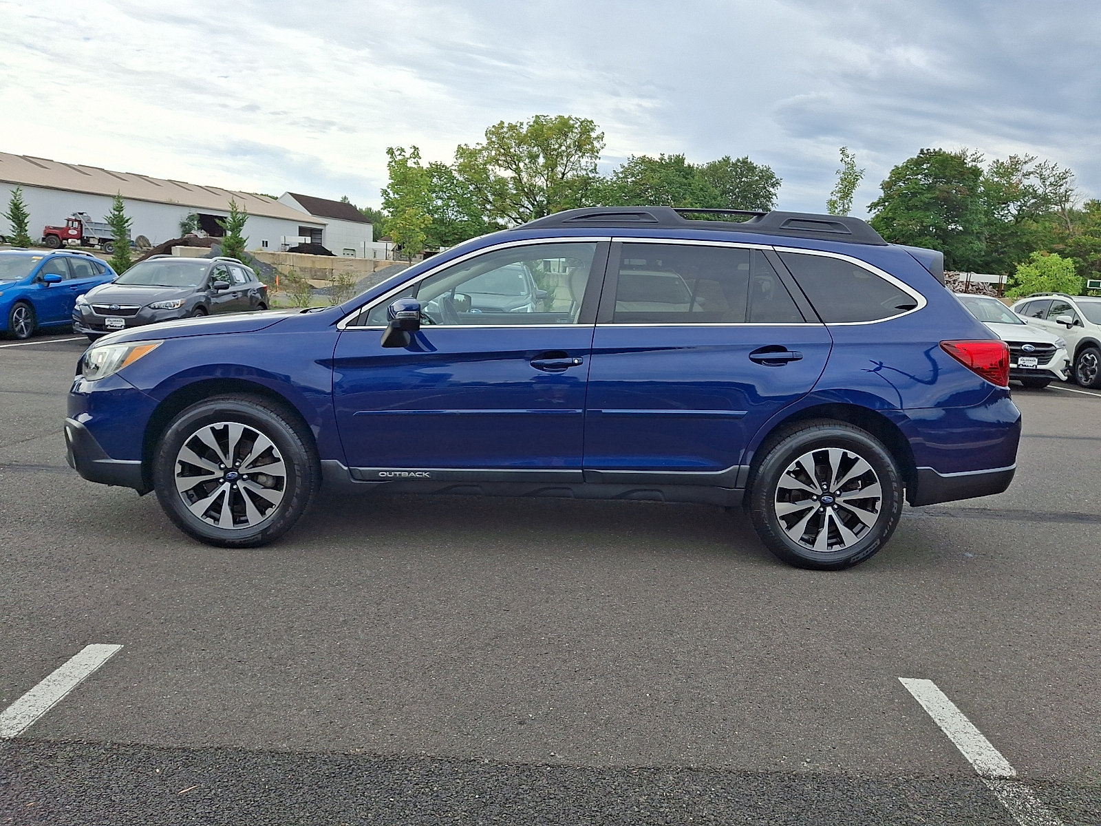 Used 2017 Subaru Outback 2.5i Limited AWD/4WD image 4