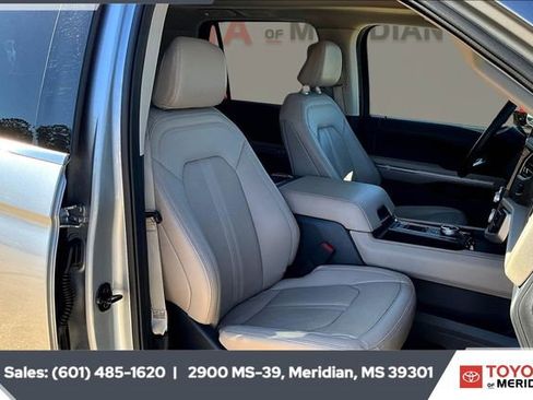 Used 2022 Ford Expedition Limited image 6