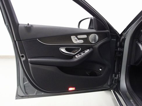Used 2019 Mercedes-Benz C 300 4MATIC Sedan image 17