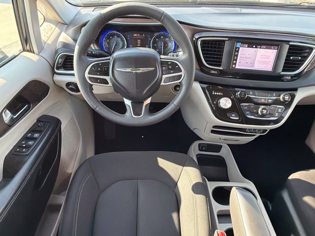 Used 2023 Chrysler Voyager LX FWD image 19
