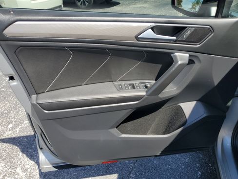 Used 2023 Volkswagen Tiguan SE R-Line image 21