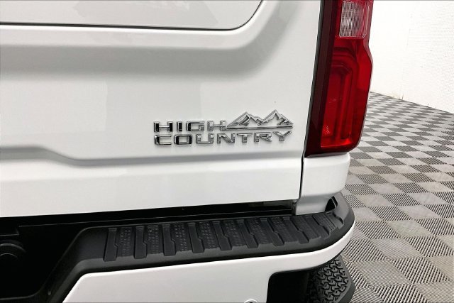 Used 2024 Chevrolet Silverado 3500 High Country w/ High Country Premium Package AWD/4WD image 9