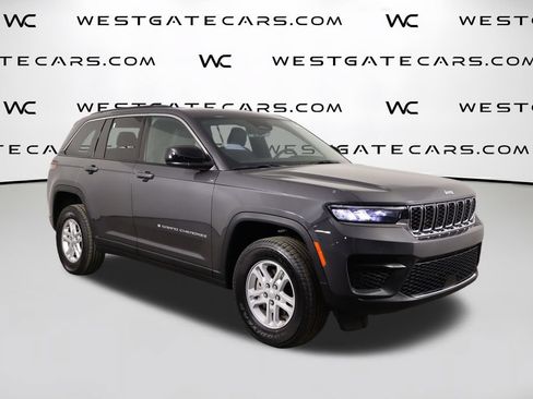Used 2025 Jeep Grand Cherokee Laredo RWD image 43