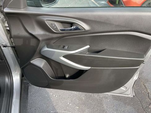 Used 2025 Chevrolet Trax LS w/ LS Convenience Package image 44