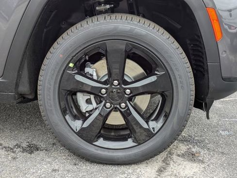 New 2025 Jeep Grand Cherokee L Limited w/ Luxury Tech Group II image 11