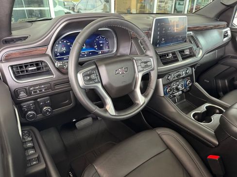 Used 2023 Chevrolet Tahoe Z71 w/ Luxury Package AWD/4WD image 3