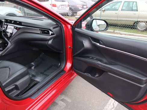 Used 2020 Toyota Camry SE image 47