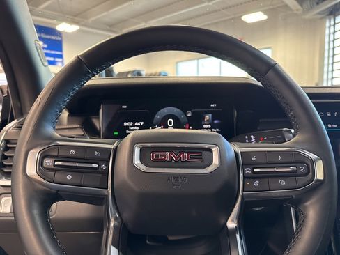 Used 2025 GMC Acadia Elevation image 18