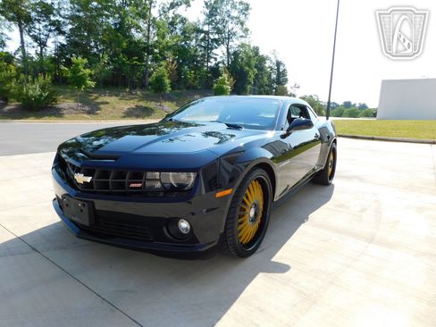 Used 2013 Chevrolet Camaro SS w/ RS Package RWD image 8