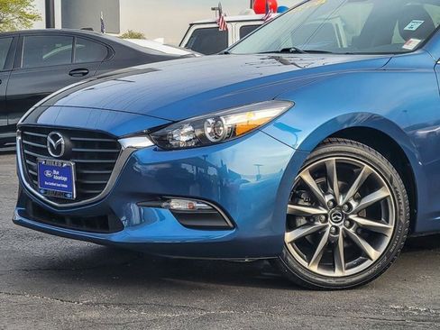 Used 2018 MAZDA MAZDA3 Touring FWD image 3