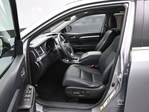 Used 2015 Toyota Highlander XLE image 9
