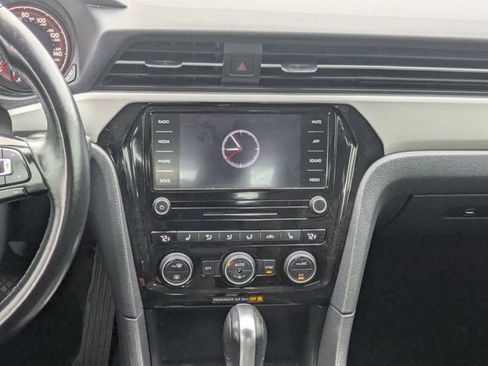 Used 2020 Volkswagen Passat 2.0T SE w/ Sunroof Package image 15