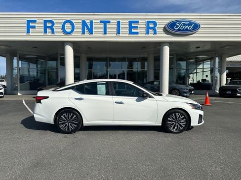 Used 2025 Nissan Altima 2.5 SV image 1