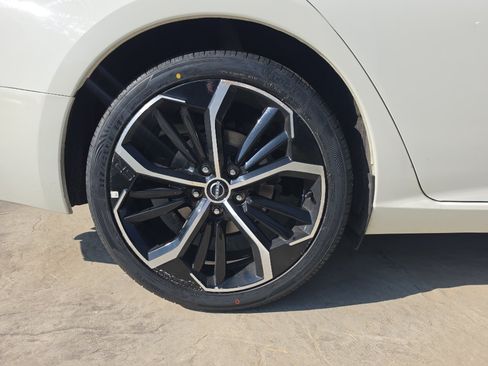 Used 2024 Nissan Altima 2.5 SR FWD image 32