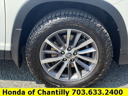 Used 2019 Toyota Highlander XLE AWD/4WD image 27
