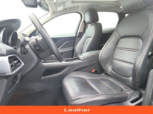 Used 2018 Jaguar F-PACE Prestige image 11