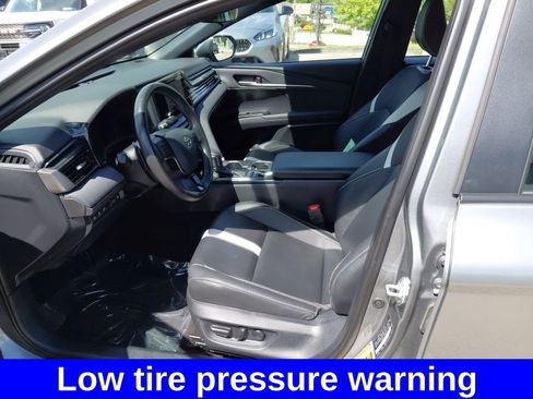 Used 2025 Toyota Camry Hybrid FWD image 21