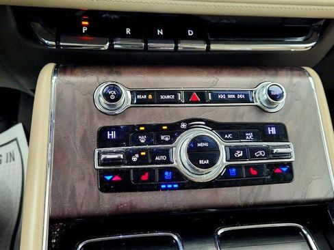 Used 2020 Lincoln Aviator Reserve w/ Equipment Group 202A AWD/4WD image 16