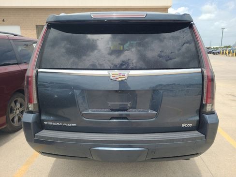 Used 2019 Cadillac Escalade ESV Platinum AWD/4WD image 12