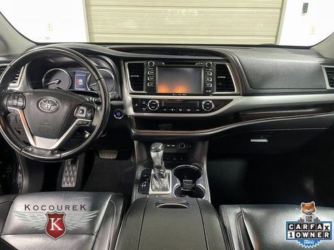Used 2019 Toyota Highlander XLE AWD/4WD image 14