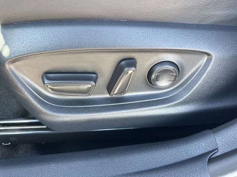 Used 2023 Toyota Camry SE image 10