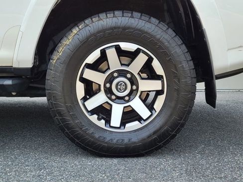 Used 2018 Toyota 4Runner TRD Off-Road Premium AWD/4WD image 16