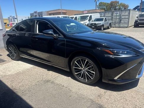 Used 2024 Lexus ES 300h w/ Premium Package FWD image 4