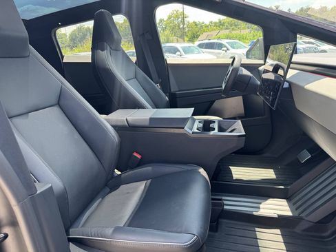 Used 2024 Tesla Cybertruck AWD Crew Cab image 19