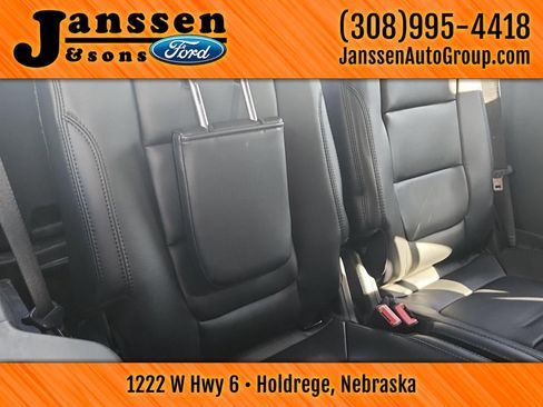 Used 2017 Ford Explorer XLT w/ Equipment Group 202A image 10