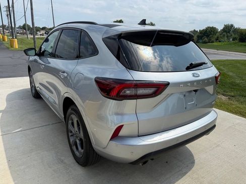 Used 2023 Ford Escape ST-Line w/ Tech Pack #1 AWD/4WD image 7