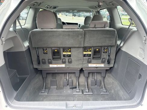 Used 2017 Toyota Sienna L FWD image 15
