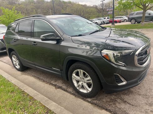 Used 2019 GMC Terrain SLE w/ Driver Convenience Package image 3