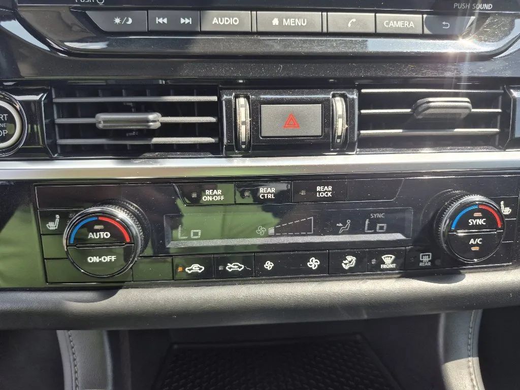 Used 2022 Nissan Pathfinder SV AWD/4WD image 27
