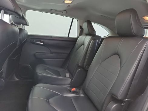 Used 2026 Toyota Highlander XLE AWD/4WD image 14