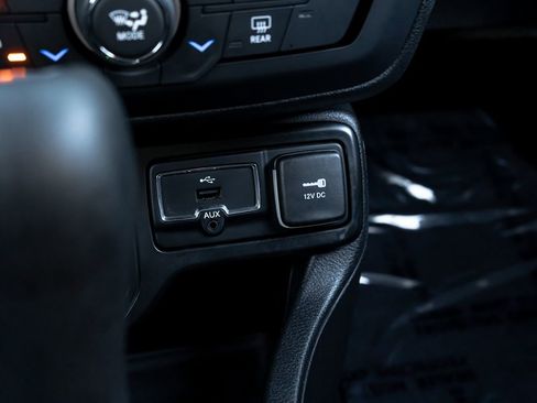 Used 2018 Jeep Renegade Latitude image 20