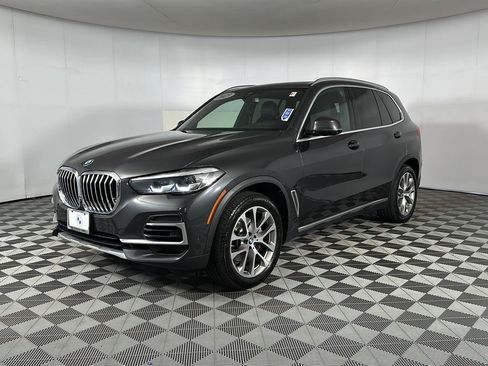 Used 2023 BMW X5 xDrive40i w/ Parking Assistance Package AWD/4WD image 3