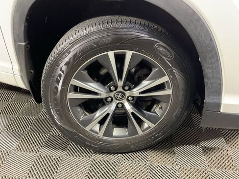 Used 2016 Toyota Highlander XLE w/ Protection Package #3 AWD/4WD image 41