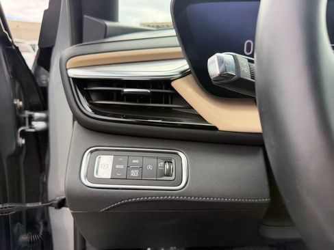 Used 2025 Buick Enclave Preferred AWD/4WD image 19