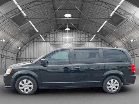 Used 2018 Dodge Grand Caravan SE w/ UConnect Hands-Free Group FWD image 4