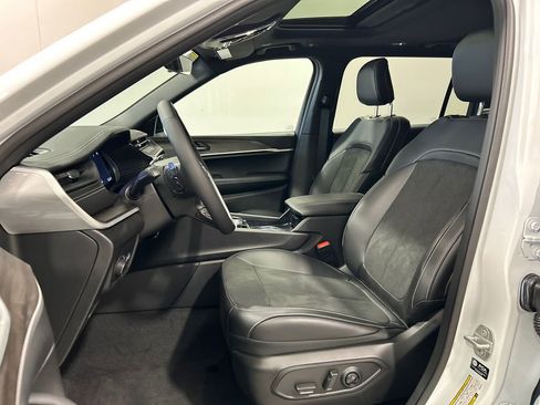 New 2026 Jeep Grand Cherokee L 4WD image 16