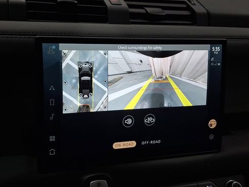 Certified 2025 Land Rover Defender 110 X-Dynamic SE image 18