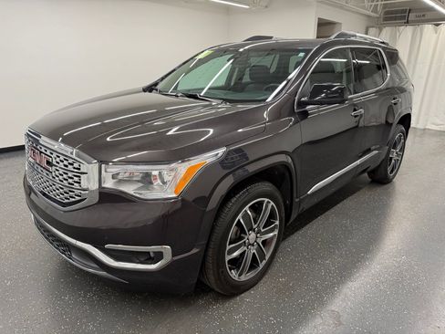 Used 2018 GMC Acadia Denali w/ Technology Package FWD image 4