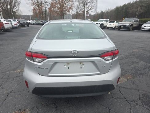 Used 2024 Toyota Corolla LE image 6