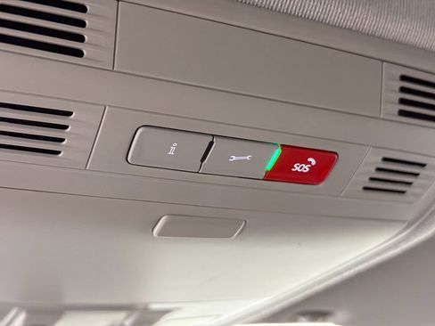 Used 2022 Volkswagen Tiguan S image 33